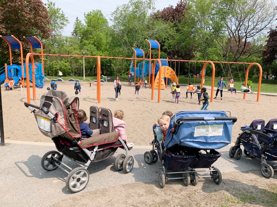 En route vers le parc, corridors adaptés aux poussettes.